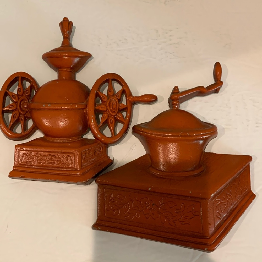 MCM, Kitchen wall decor. Orange cast metal, by SEXTON. 🧡🧡🧡🧡